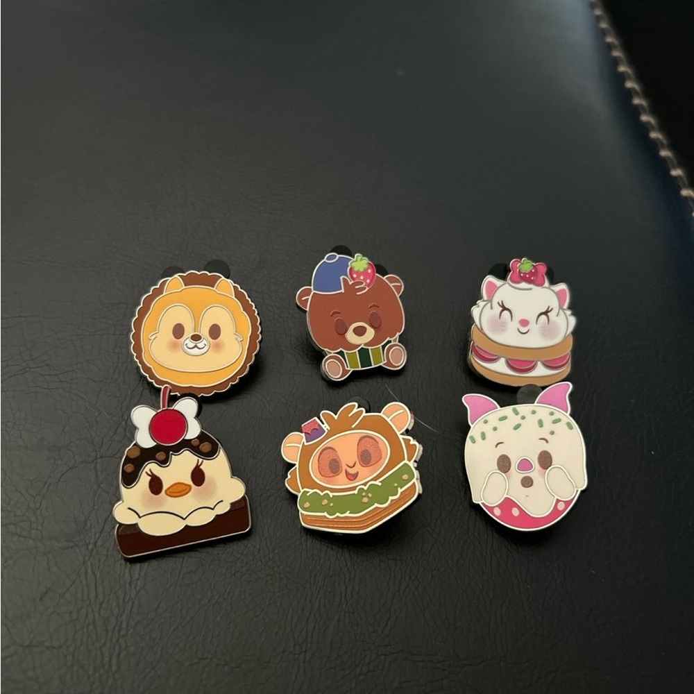 Disney Munchkin Series 4 Pins (Disneyland)